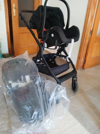 Carro de bebé con silla de coche