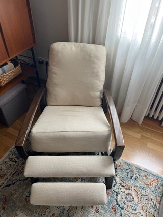 Butaca reclinable de tela y madera