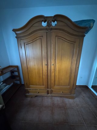 Armario de madera 2 puertas y 2 cajones