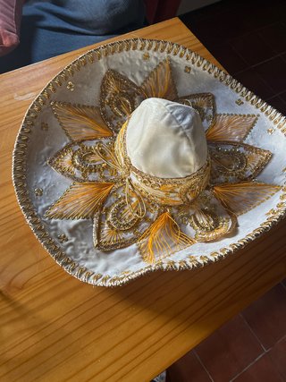 Sombrero Charro Mexicano Beige y Dorado