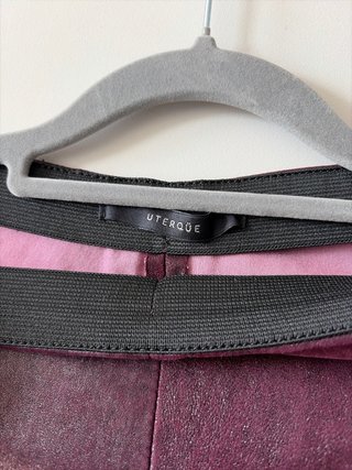 Pantalón de piel morado/rojo