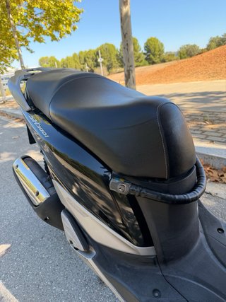 Honda SH300i Negra/Plata Maxi-Scooter