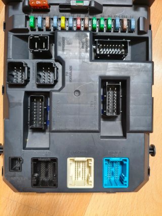 Caja fusibles BSI Peugeot 207