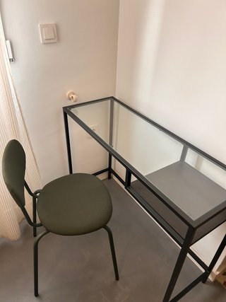 Escritorio y silla IKEA verde oliva