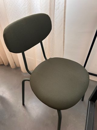 Escritorio y silla IKEA verde oliva