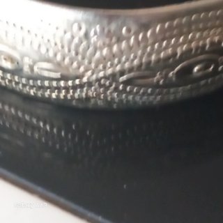 Pareja pulseras metal repujado