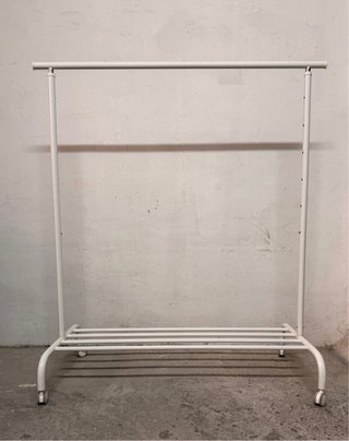 Burro Ropa Blanco Ikea con Ruedas