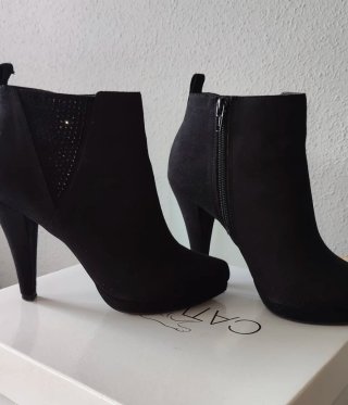Botines de tacón negros con pedrería