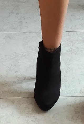 Botines de tacón negros con pedrería