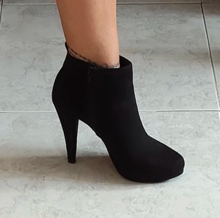 Botines de tacón negros con pedrería
