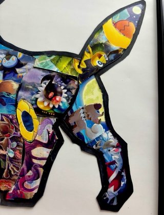 Cuadro hecho con cartas pokemon.