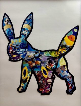 Cuadro hecho con cartas pokemon.