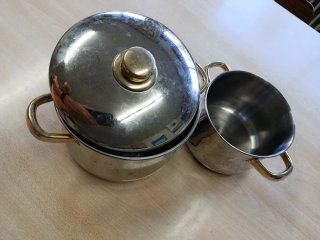 Lote 2 cazuelas metal dorado y plateado