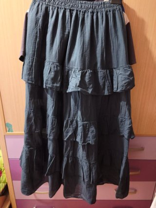 Falda larga azul marino volantes