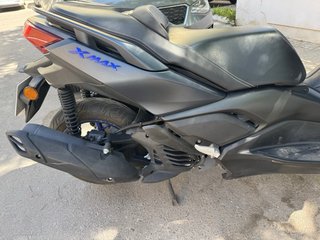 Yamaha XMAX 125 con cúpula deportiva