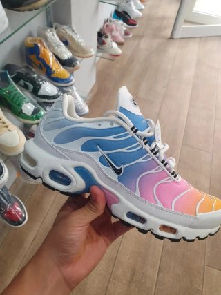 Nike Air Max Plus Talla 37.5 Gradiente Verano