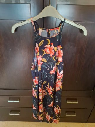 Vestido floral negro y multicolor