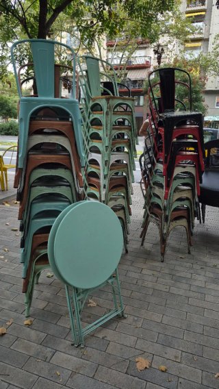 Sillas de metal apilables