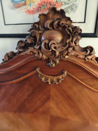 Cabecero de cama antiguo de madera