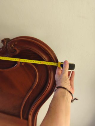 Cabecero de cama antiguo de madera