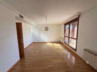 Dúplex en alquiler en Valdemarín en Madrid