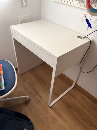 Escritorio infantil IKEA blanco modelo MICKE nuevo