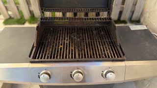 Barbacoa de gas con piedra volcánica