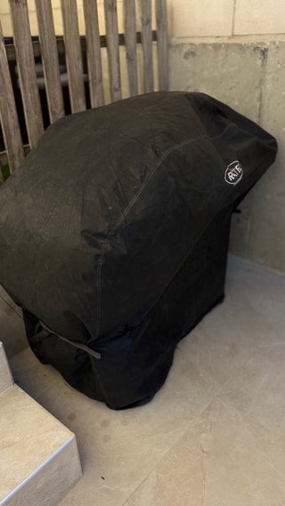 Barbacoa de gas con piedra volcánica
