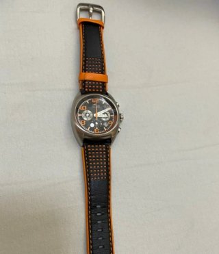 Reloj Lotus Negro y Naranja