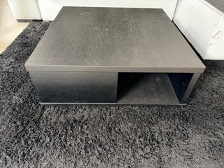 Mesa de centro y alfombra