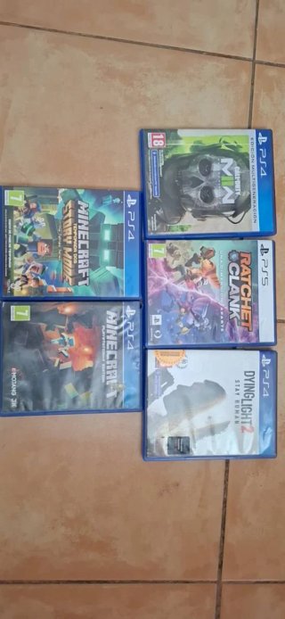 MEGA PACK PS4 / PS5: 5 Giochi (CoD, Minecraft, R)