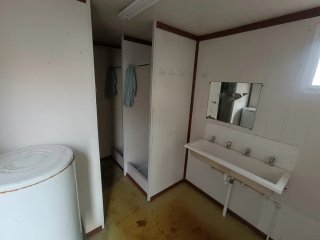 Caseta de obra con baños