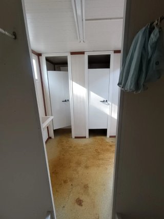 Caseta de obra con baños