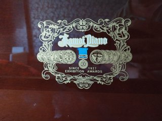 Piano Kawai vertical madera oscura
