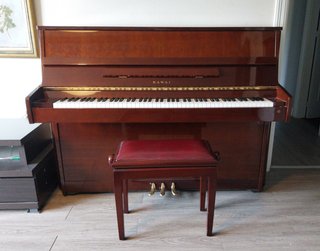 Piano Kawai vertical madera oscura