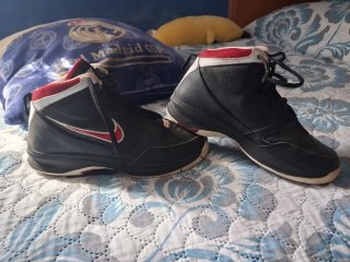 Zapatillas Nike Negras y Rojas Talla 38