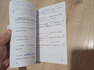 2 libros DELE A2: lengua española