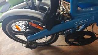 Bicicleta eléctrica plegable azul