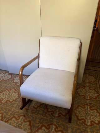 Mecedora madera y bouclé