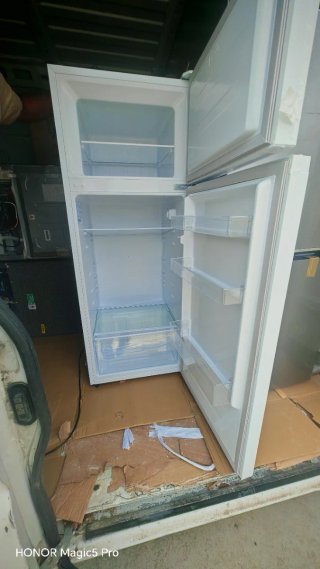 Frigorífico Beko y Hisense 160x54