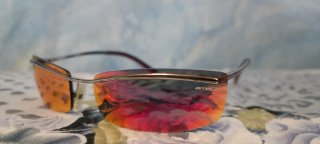 Gafas de sol Arnette naranjas y rojas