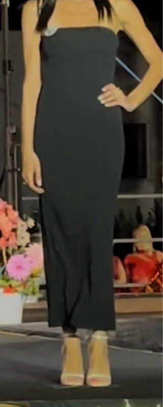 Vestito nero con fiocco bianco lungo elegante