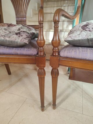 Sillas antiguas de madera tallada