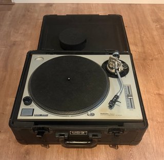 Technics SL 1200MK2 + Flight Case UDG