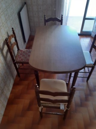 Mesa de cocina de madera