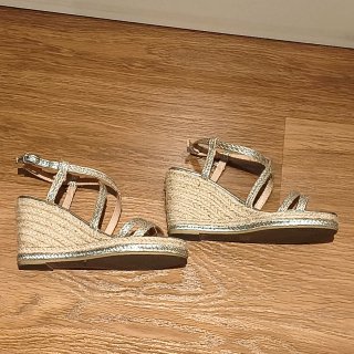 Sandalias cuña esparto plateadas