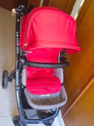 Carrito de bebé BeCool rojo y gris