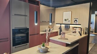 Cocina modular color amaranto