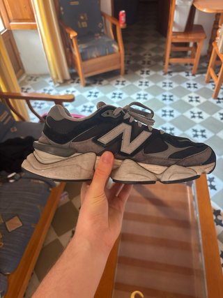 New Balance 9060 Negro y Gris