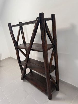 Estantería de madera de Kenia